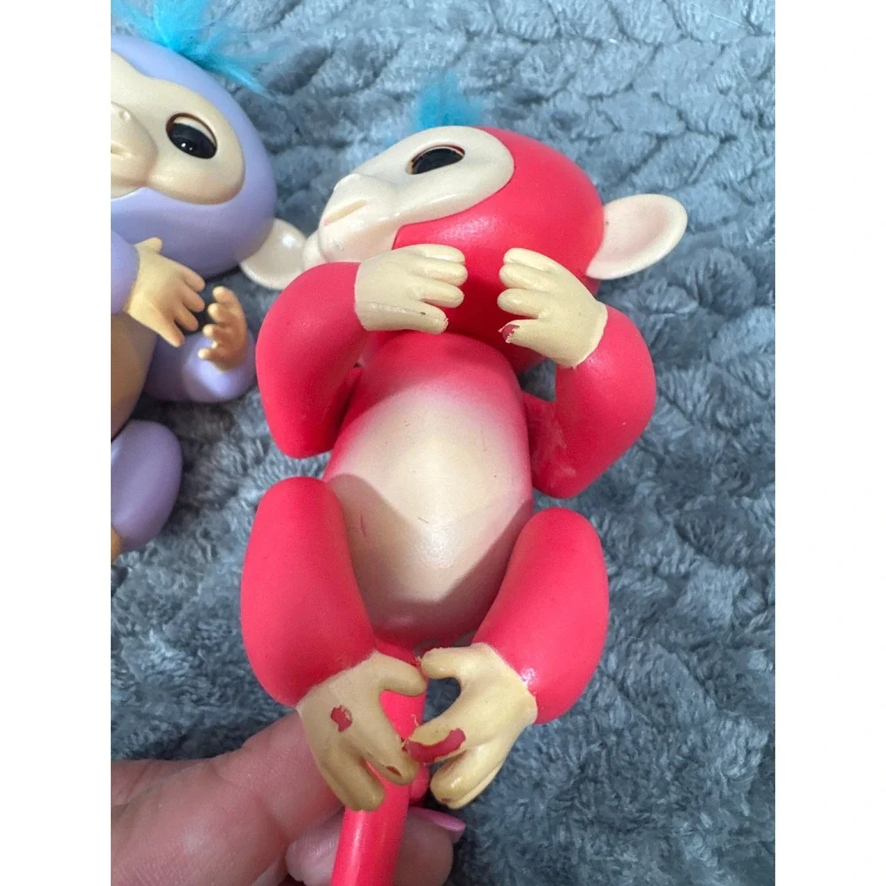 WowWee Fingerlings Interactive Baby Monkey Lot of 5 with Playground Jungle Gym‎